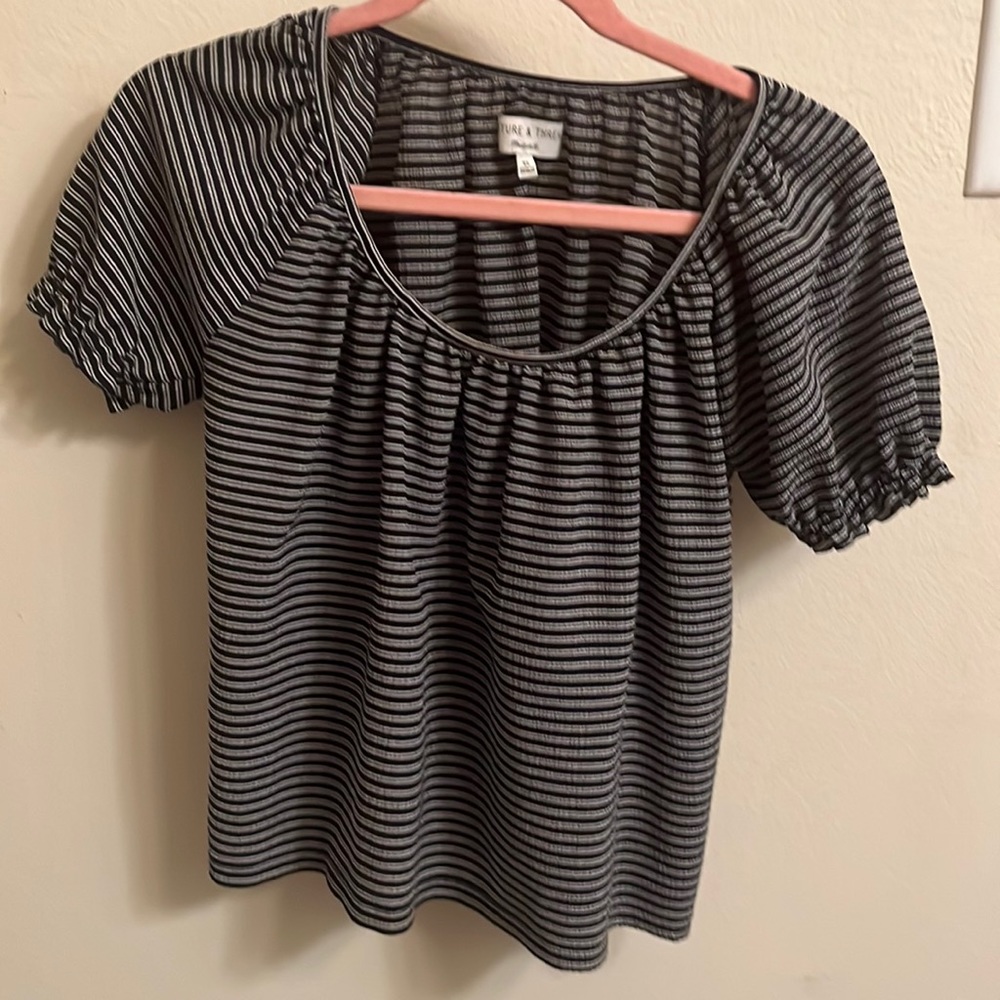 Black and gray texture and thread Madewell top short sleeve size extra small